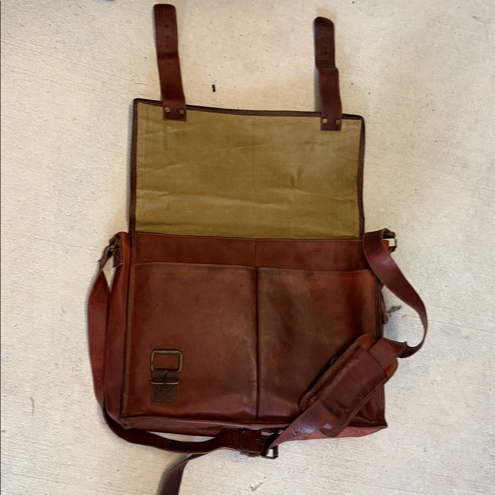 Vintage Tan Leather Messenger Bag - Picture 7 of 7